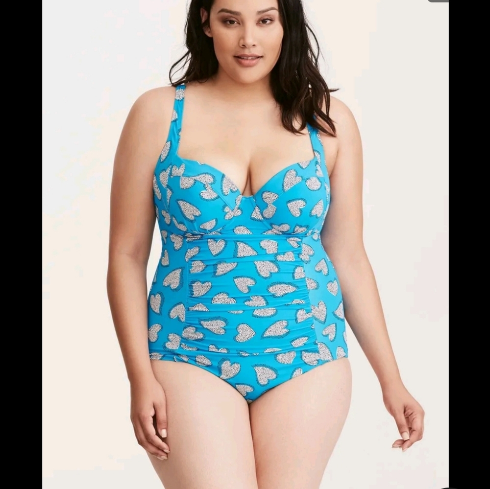 Torrid blue heart print ruched push up swimsuit size 1
